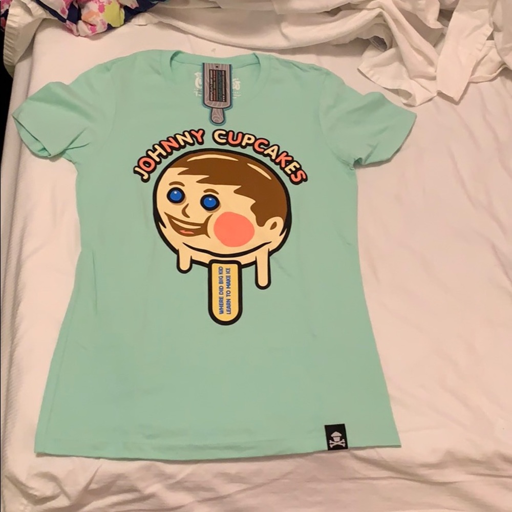 🎉HP🎉 NWT Johnny Cupcakes T-shirt